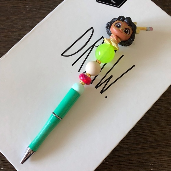 Disney Doorables: Encanto: Nina Mirabel handmade beaded pen - Picture 2 of 3